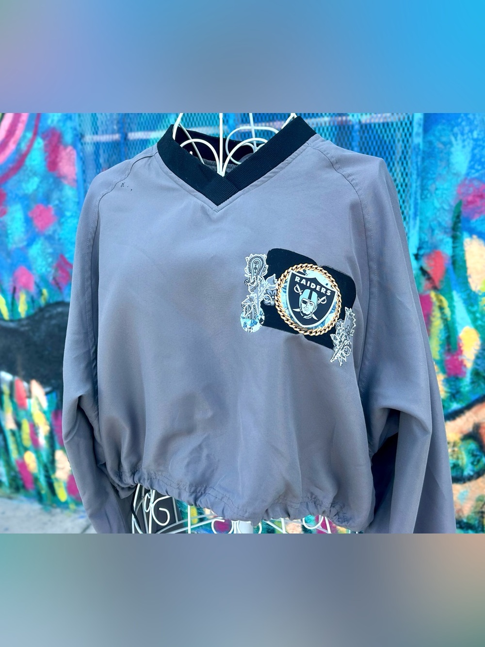 RAIDERS FOOTBALL Vintage Cropped Windbreaker size Medium | Gray